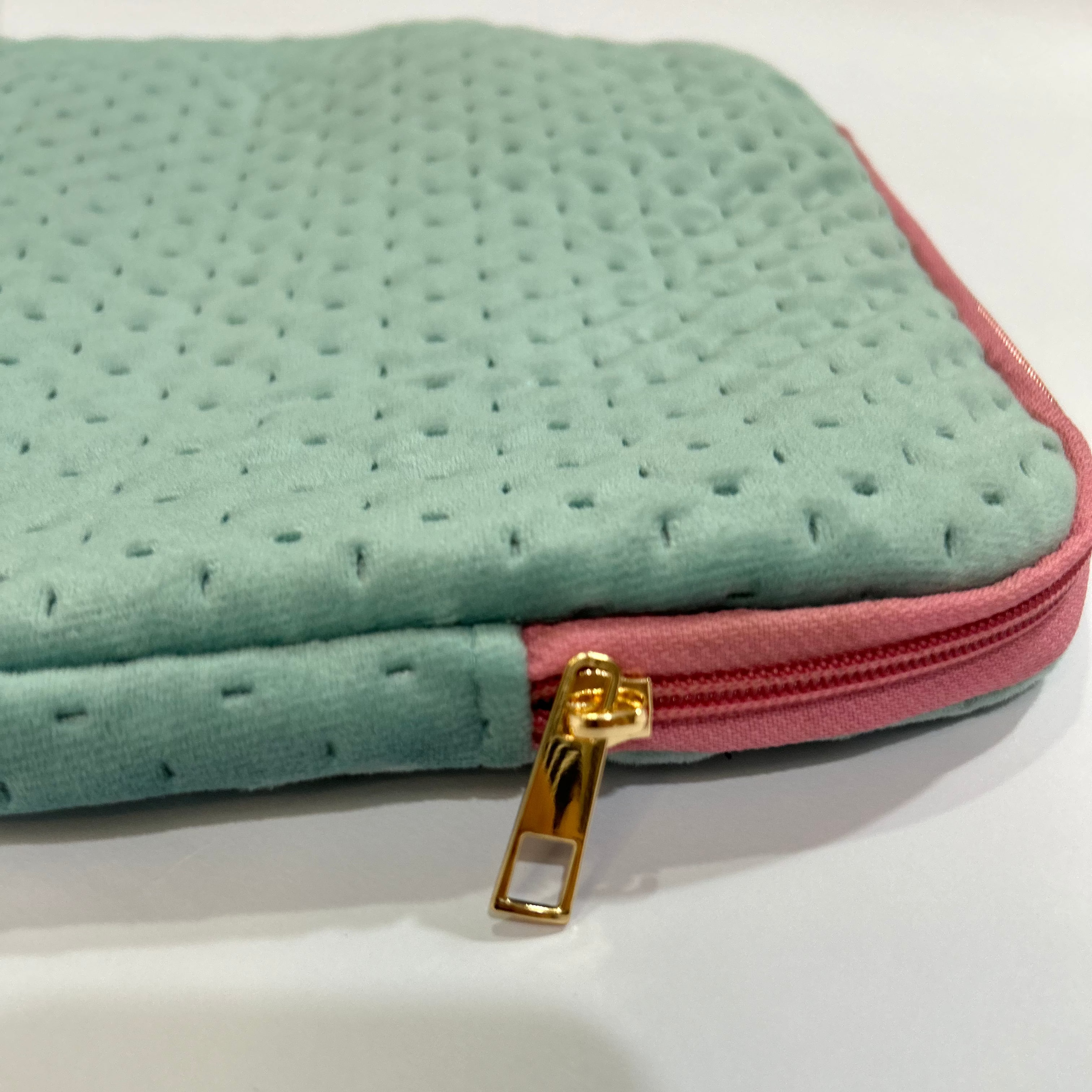 Blue textured Laptop Sleeve without Flap (Up to 15 Inch) – Waterproof Lined, Pink Zip