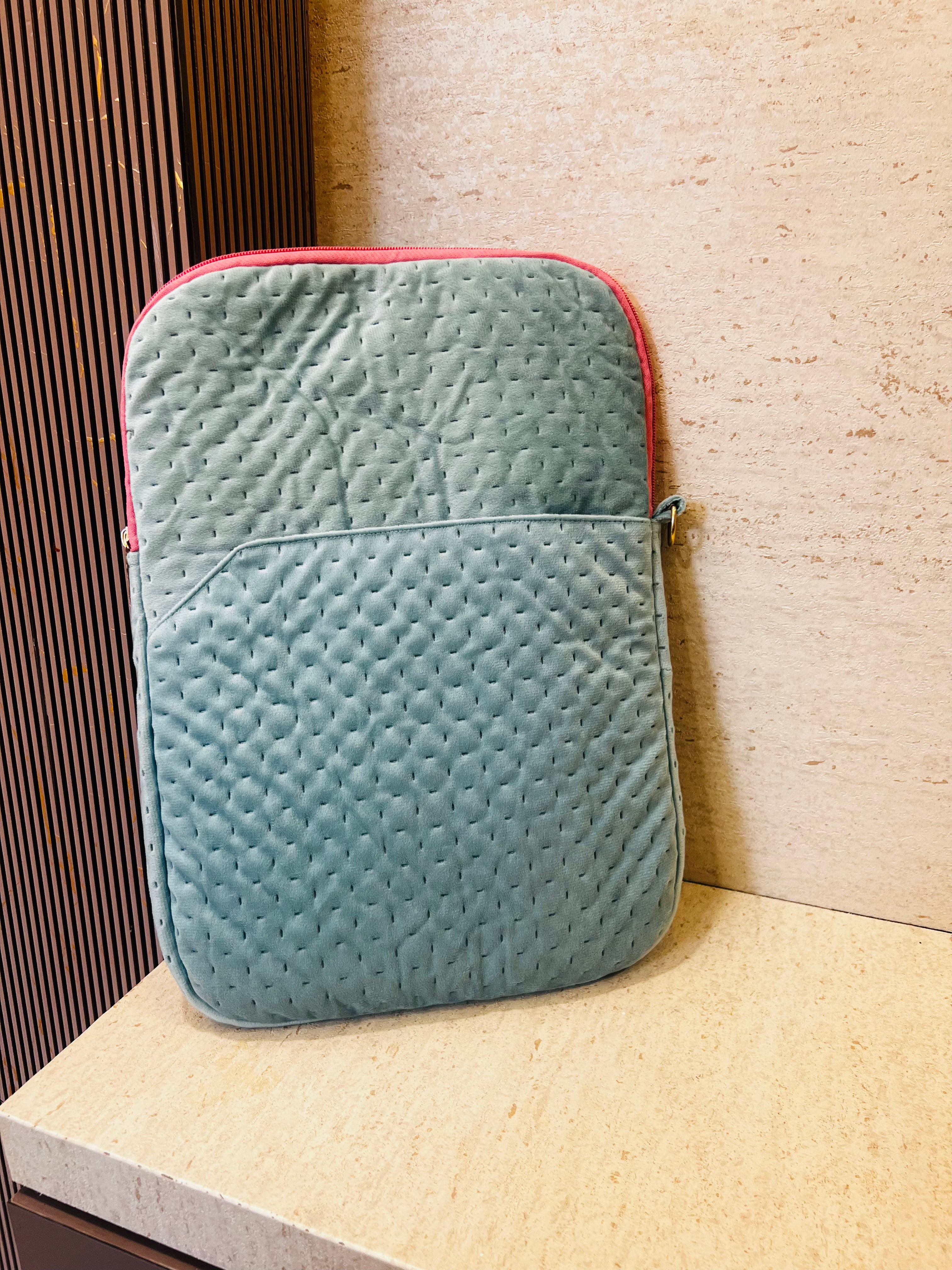 Blue textured Laptop Sleeve with Flap (Up to 15 Inch) – Waterproof Lined, Pink Zip - Dylly Dally