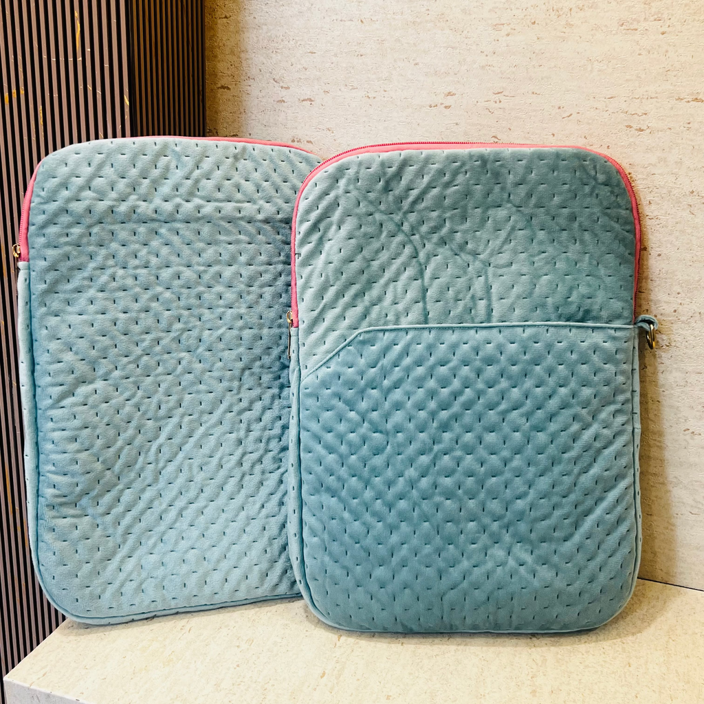 Blue textured Laptop Sleeve  (Up to 15 Inch)